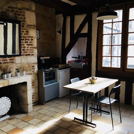 Appartement Dans Immeuble 15 Eme Siecles Vieux Tours Exterior photo